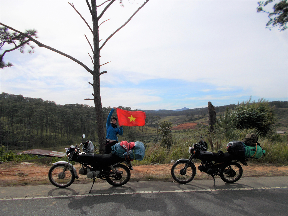 Livt-mit-Freund-und-zwei-Motorrädern-durch-Vietnam