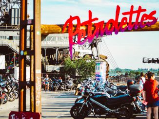 Motorrad-Festival nur für Frauen bringt die „Stadt aus Eisen“ an diesem Juli-Wochenende zum beben. Ein Besuch beim Pretrolettes Festival im Ferropolis.