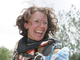 Tina Meier ist 4 Mal die Dakar gefahren und ist jetzt als Drannbleibexpertin Coach