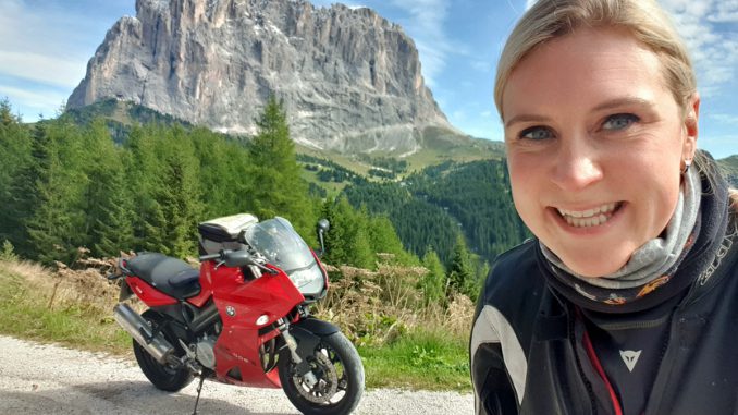 Rowi auf Motorradtour in die Dolomiten