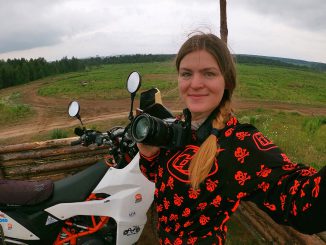 Anastasia Motorradfahren in 30 Ländern dieser Erde