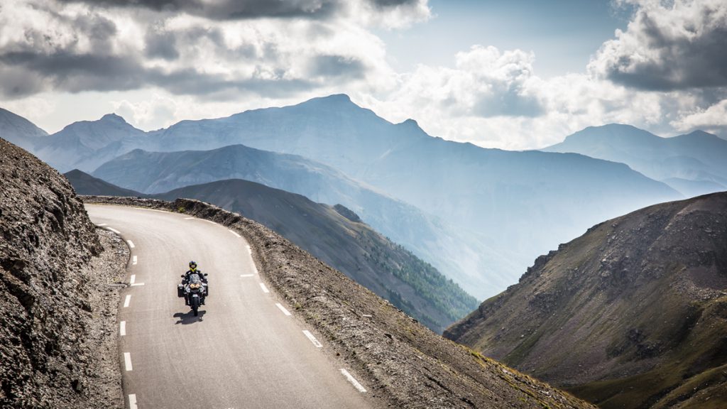 Motorradfahren in den Bergen.