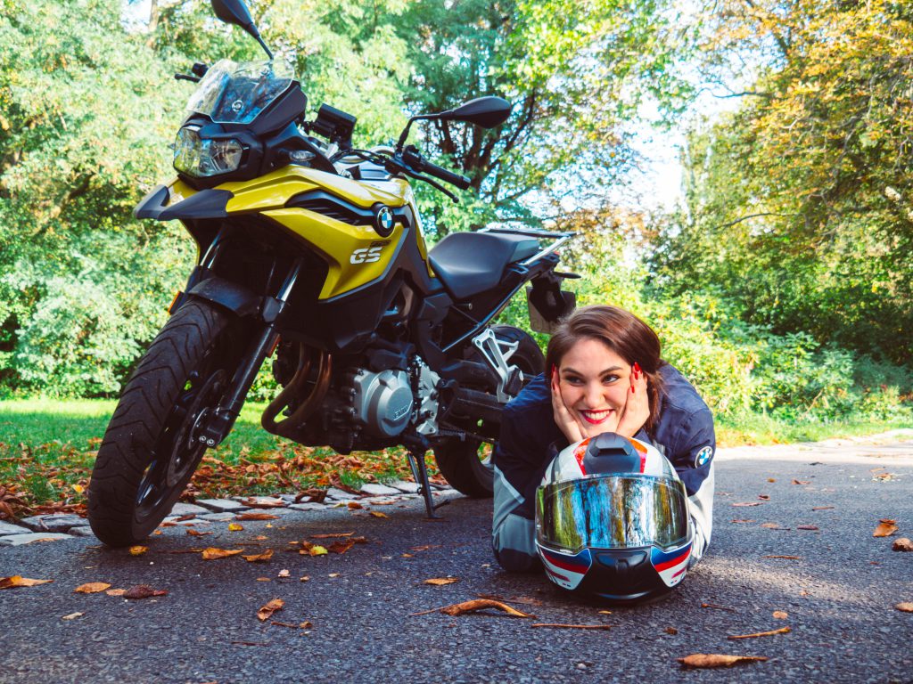 Was passiert in der praktischen Motorradausbildung und wie läuft die Motorrad-Fahrprüfung ab? Mit Tipps aus persönlicher Erfahrung.