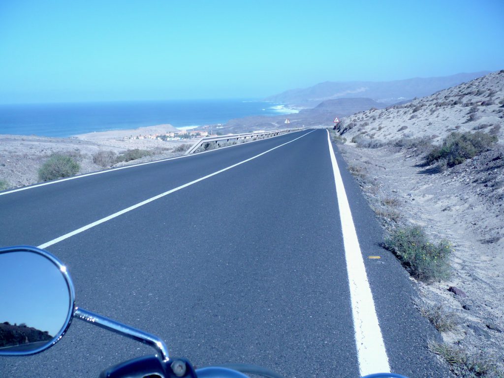 Fuerteventura, ein Winterparadies für Motorradfahrer. Wir haben Tipps für Fuerteventura mit dem Motorrad. Motorradvermietung bis Sightseeing.