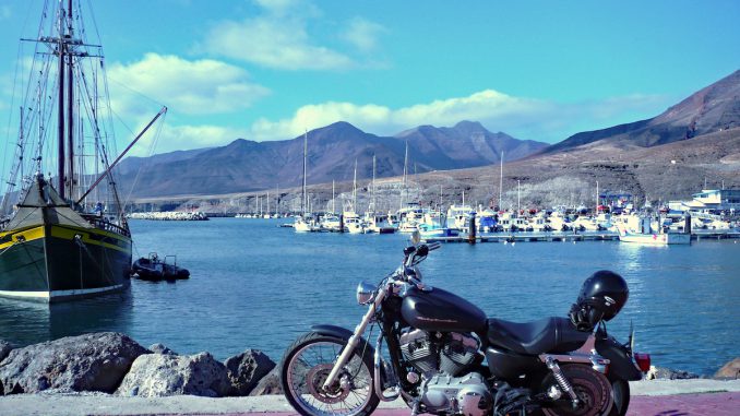 Fuerteventura, ein Winterparadies für Motorradfahrer. Wir haben Tipps für Fuerteventura mit dem Motorrad. Motorradvermietung bis Sightseeing.