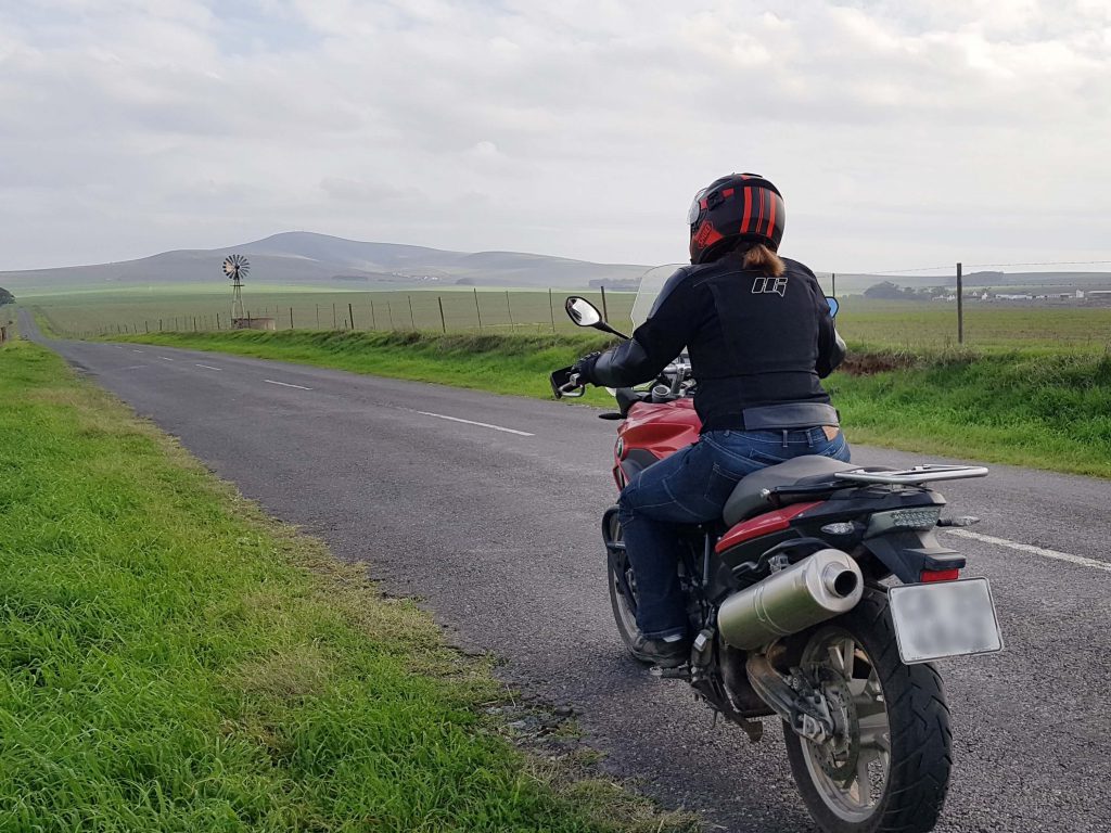 Das Motorrad ist ein Gute-Laune-Garant - auch bei grauen Wolken