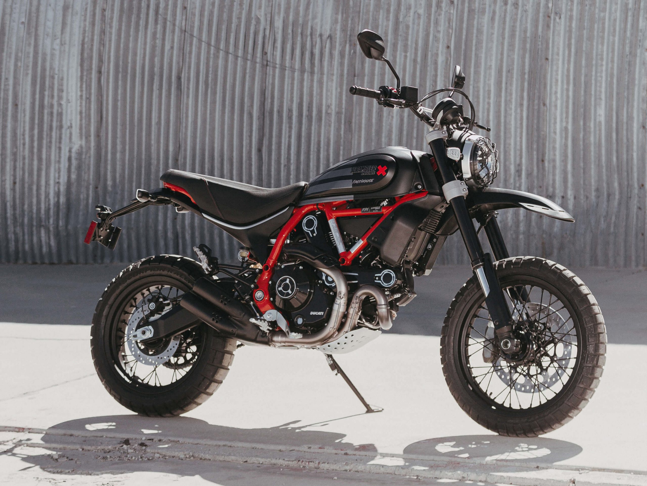 Scrambler Ducati Desert Sled Fasthouse Limited Edition