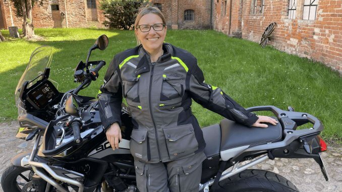 Buese Motorradkombi Porto für Damen im Test auf SHE is a RIDER