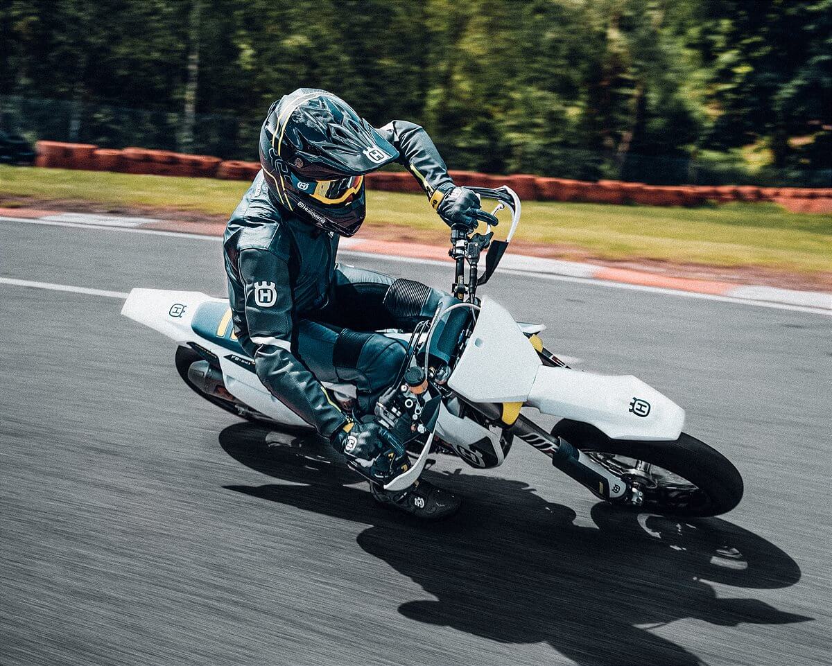 husqvarna-fs-450-supermoto-geschaffen-f-r-den-wettbewerb