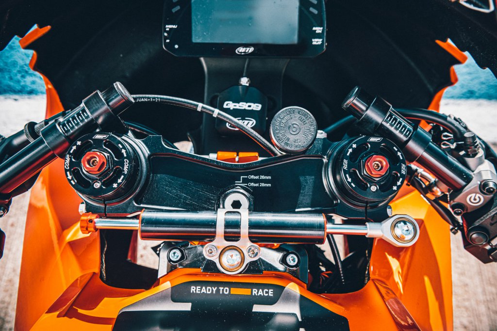 KTM RC 8c Cockpit Ready to Race