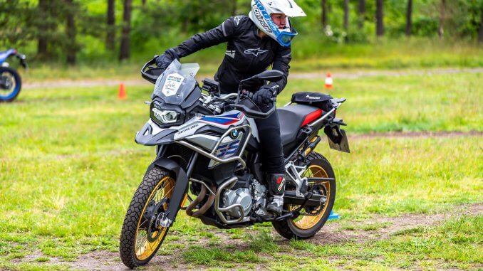 Alpinestars Motorradjacke Stella im Test bei SHE is a RIDER