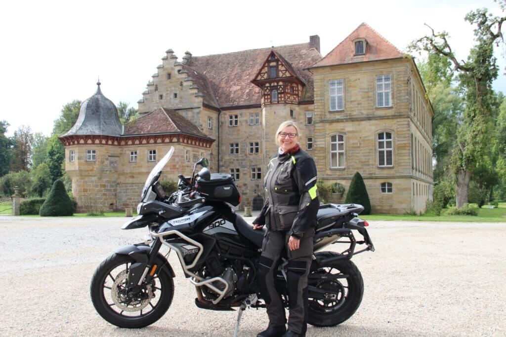 Schloss Eyrichshof - SHE is a RIDER auf Motorradtour