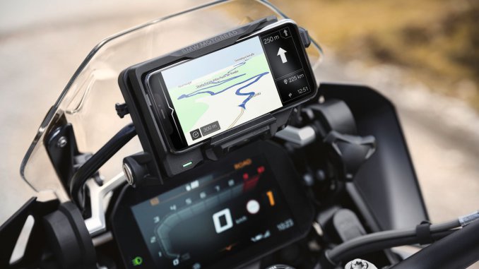 Navigationsapp und ConnectedRide Cradle von BMW Motorrad