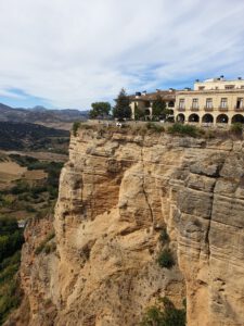 Ronda ist eins der berühmten weißen Dörfer Andalusiens