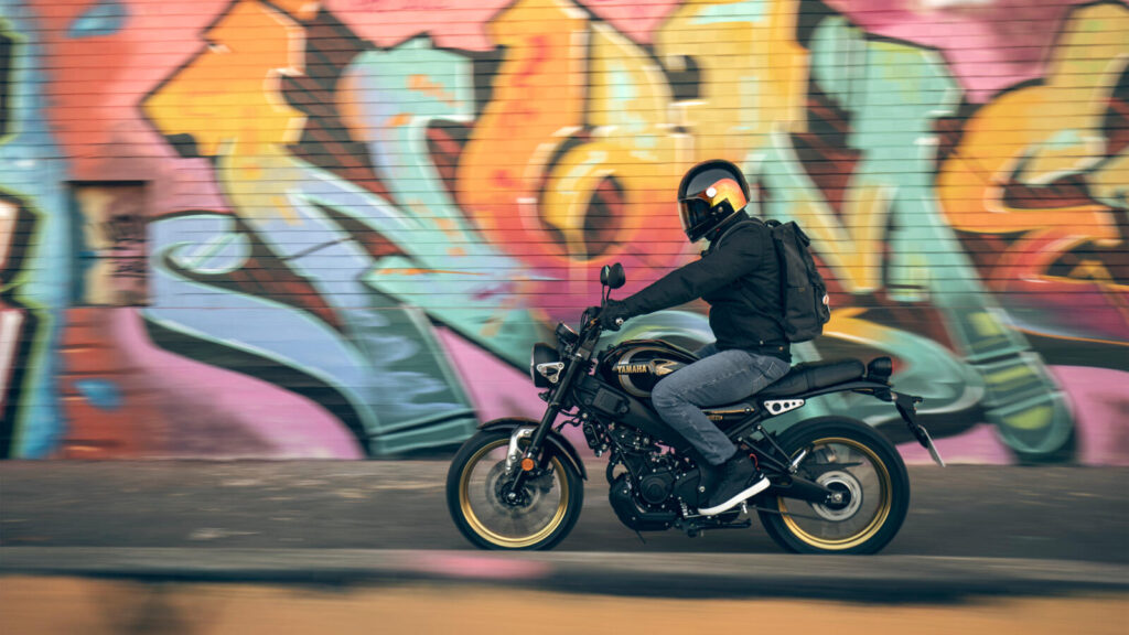 Die Yamaha XSR 125 Legacy ist ein sportliches City-Motorrad