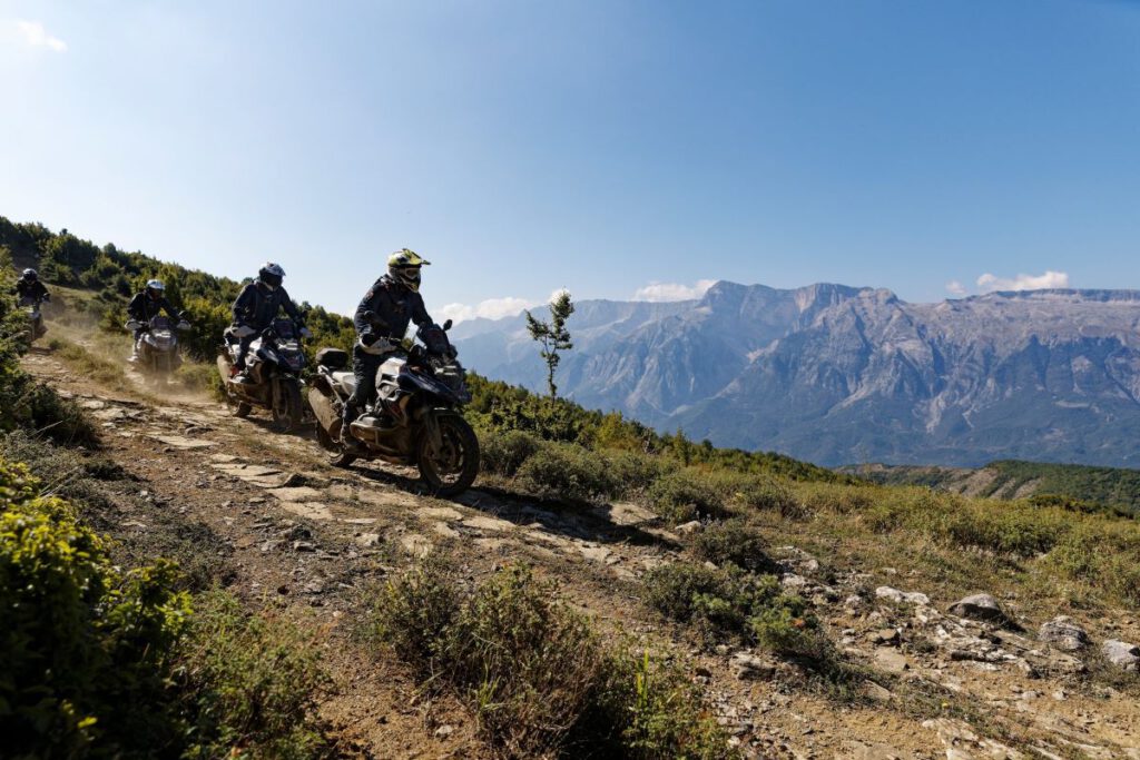 Bergauf und bergab fahren mit der GS auf der GS Torphy in Albanien