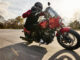 Indian Sport Chief in Schräglage durch die Kurve