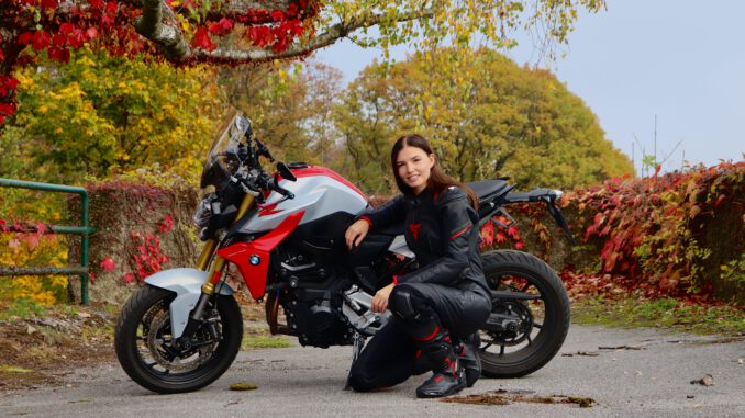 BMW F900R Frauenmotorrad weil Motorradfahren geil ist