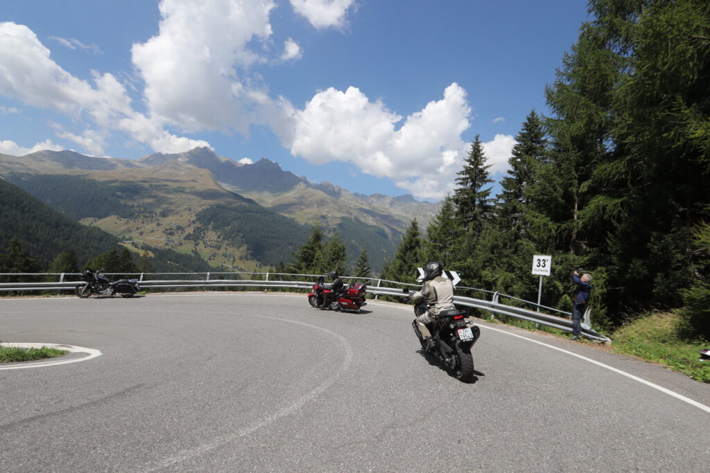 Motorradkombi Panamericana 2 auf Motorradtour in Graubünden