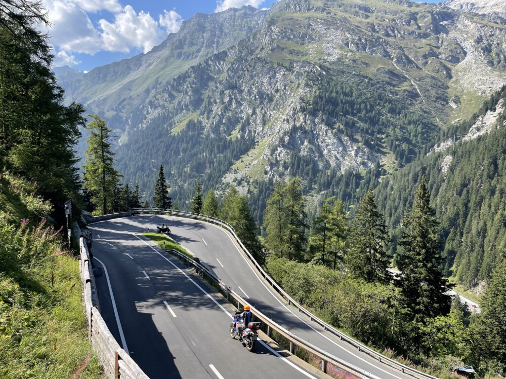 Auf Motorrradtour durch Graubünden. Bild: Roger Uhr