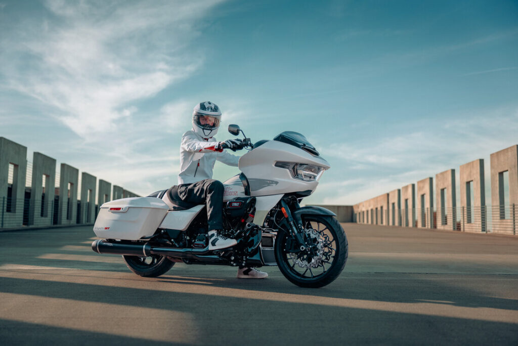 Custom Vehicle Operations von Harley Davidson präsentiert die CVO Road Glide ST 2024