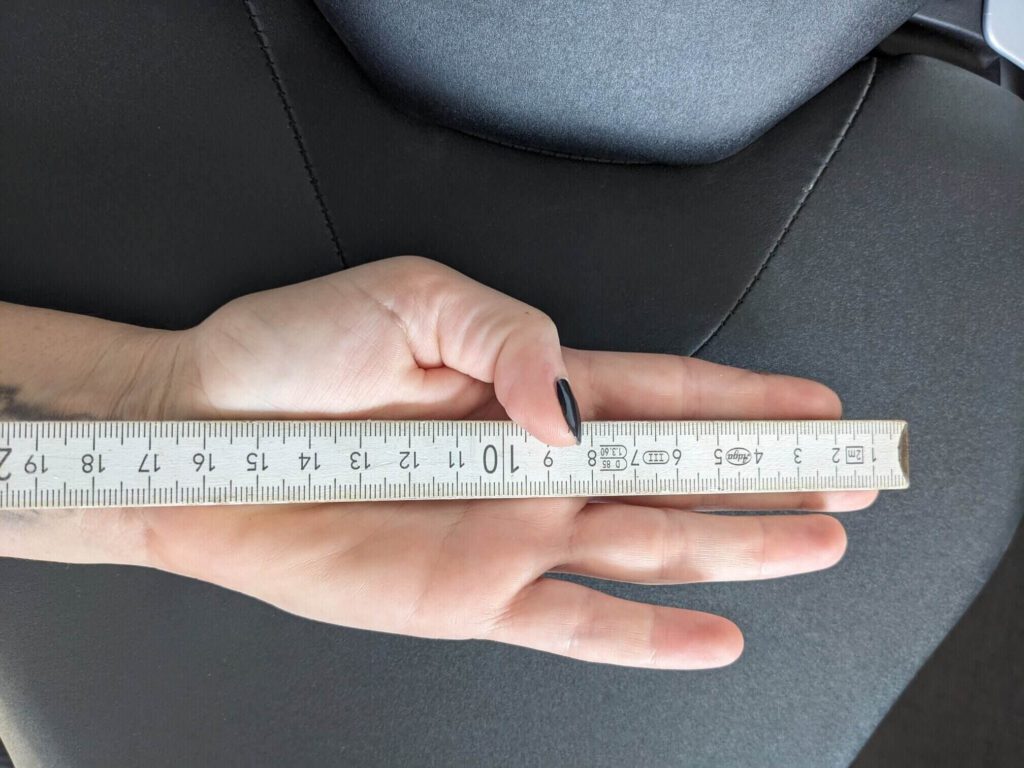 Hand messen für die richtige Handschuhgröße