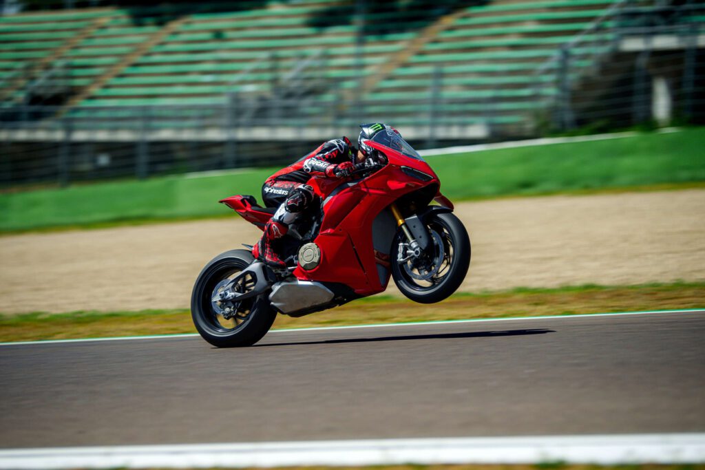 Panigale V4S Wheelie