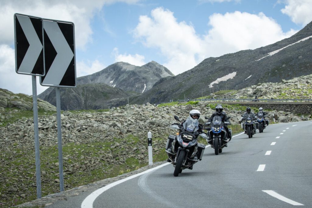 Der Motorrad Tourguide fährt immer voraus