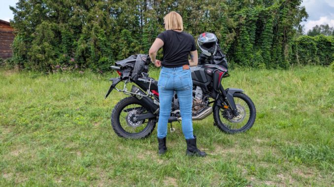 Rusty Stitches Motorradjeans Emma im Test auf SHE is a RIDER