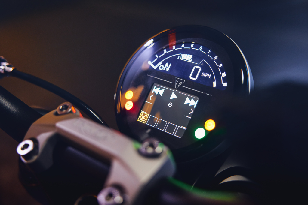 TFT Display macht das Cockpit der Triumph 660