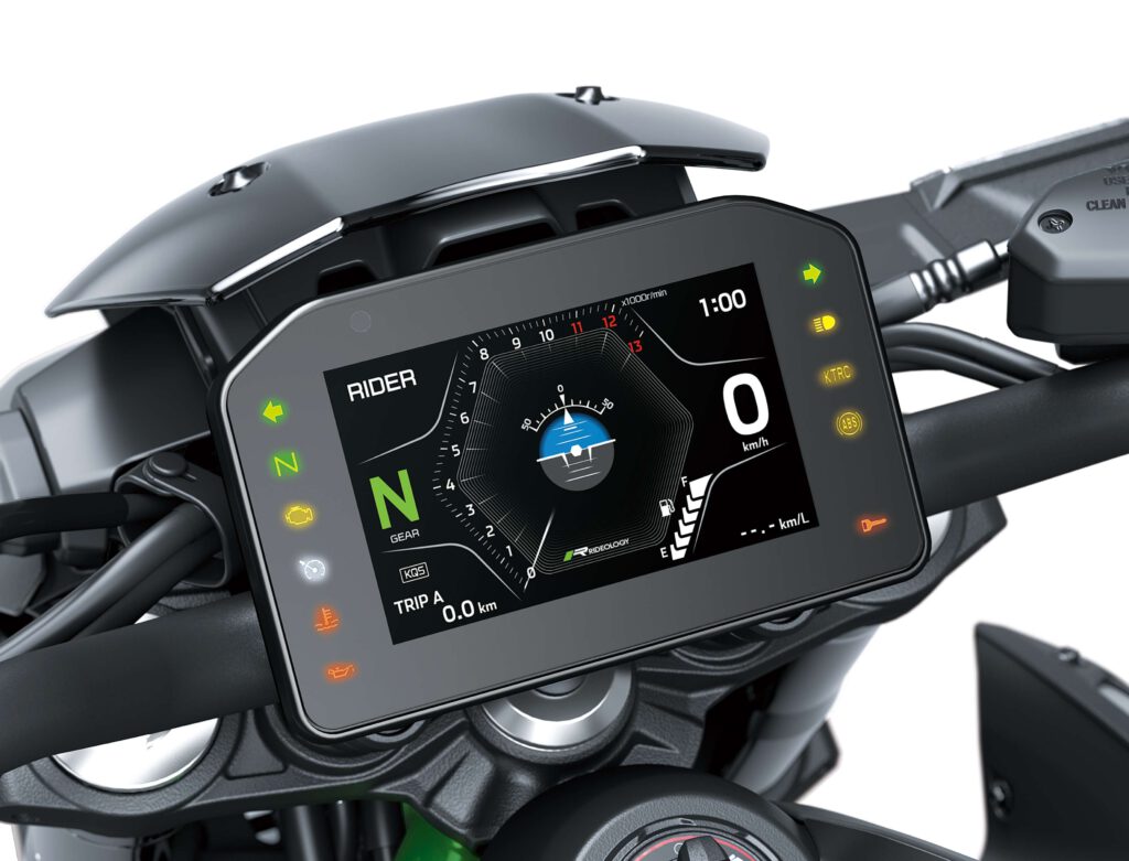 Das Cockpit der Z900 für 2025 dominiert ein 5 Zoll TFT-Display