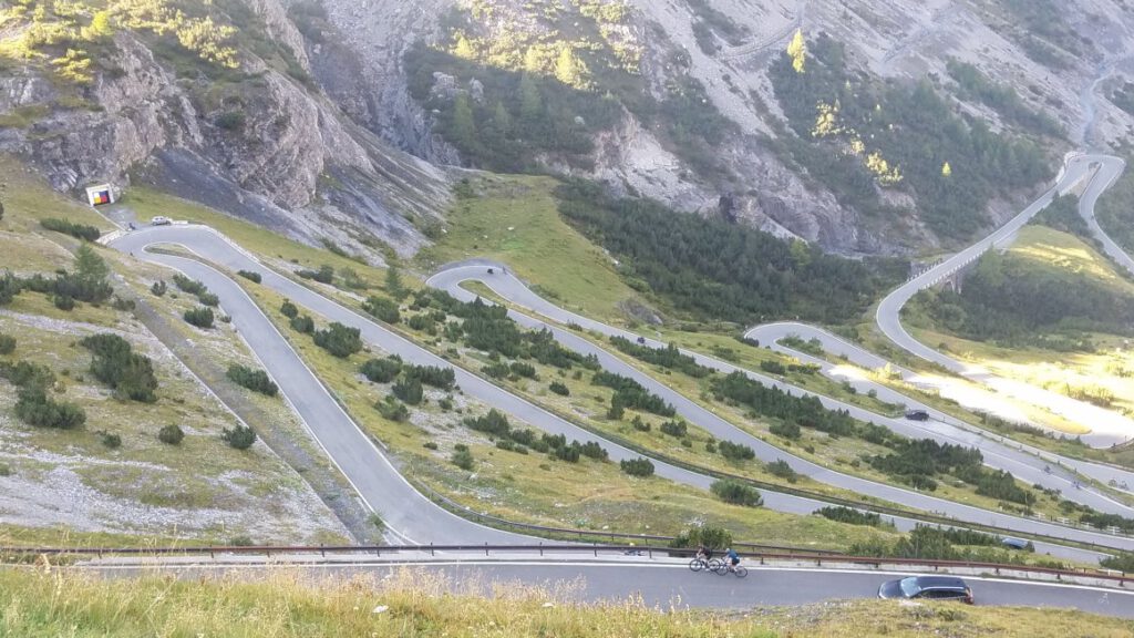 Kurvenrausch in den Alpen