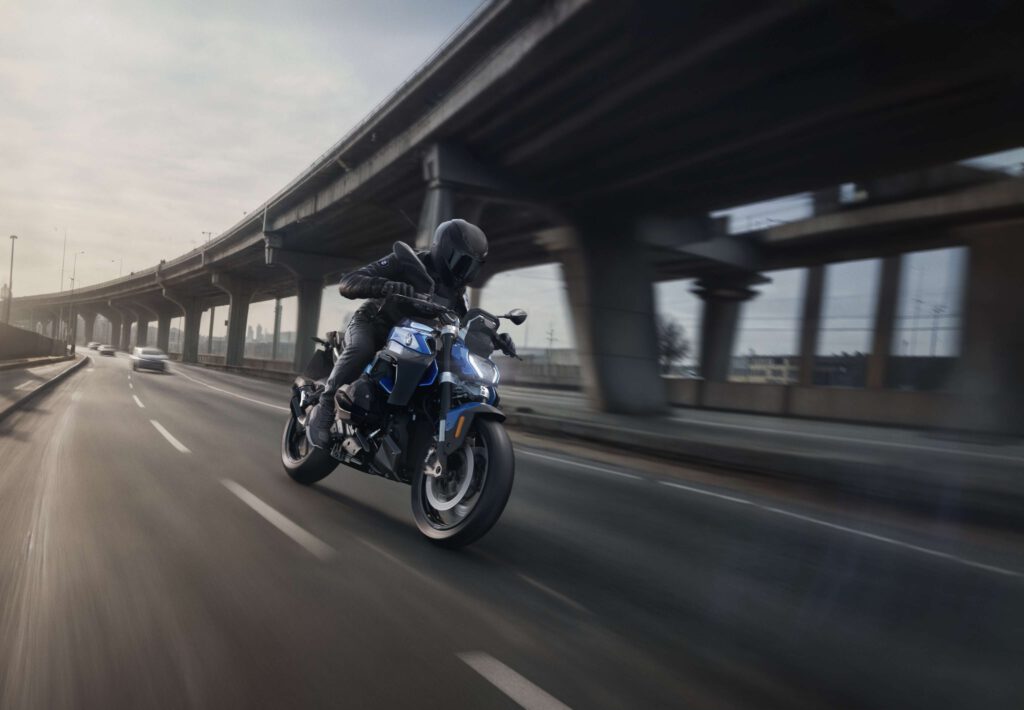 Der neue BMW Roadster mact auf der Strasse eine dynamische Figur