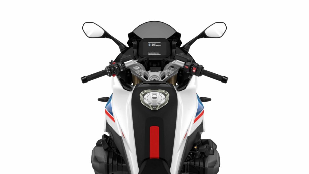 So schaut der neue Boxer-Bolide aus Fahrerperspektive aus.