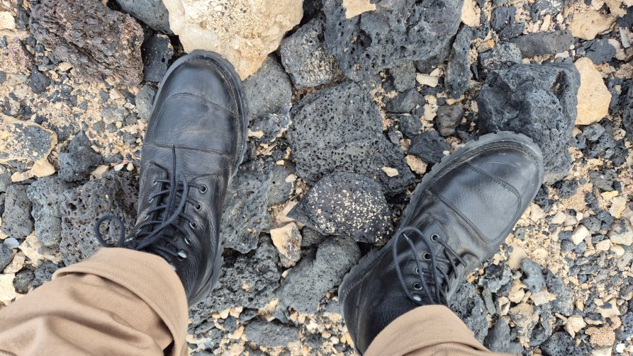 Pando Moto Tabi Boots mit Schaltverstärkung auf beiden Stiefeln.