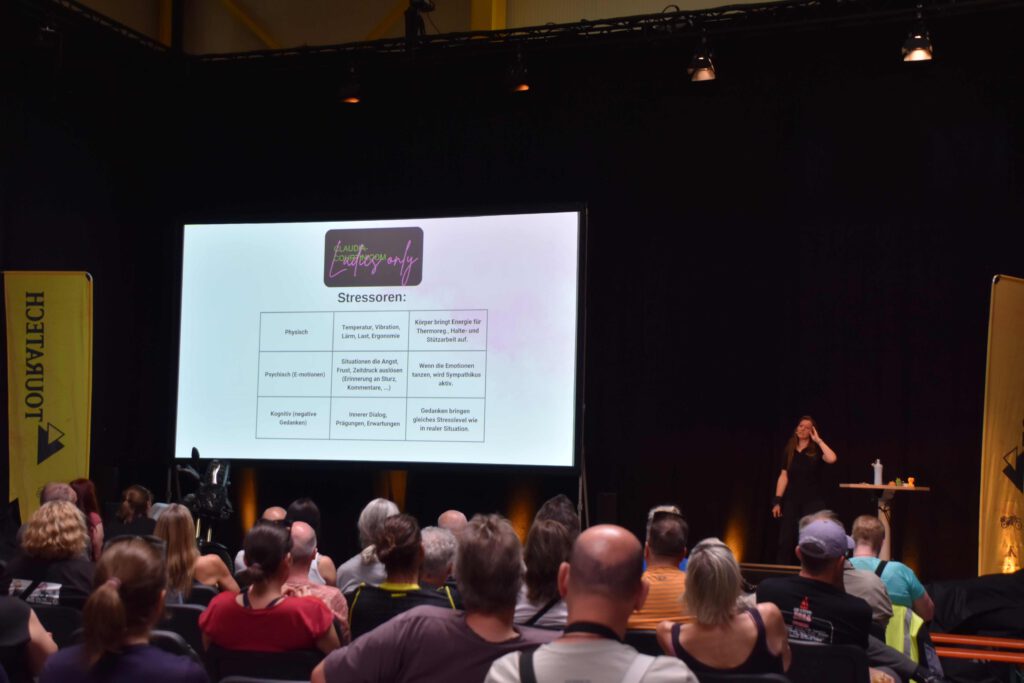 Stress unterm Helm interessiert alle beim Touratech Event