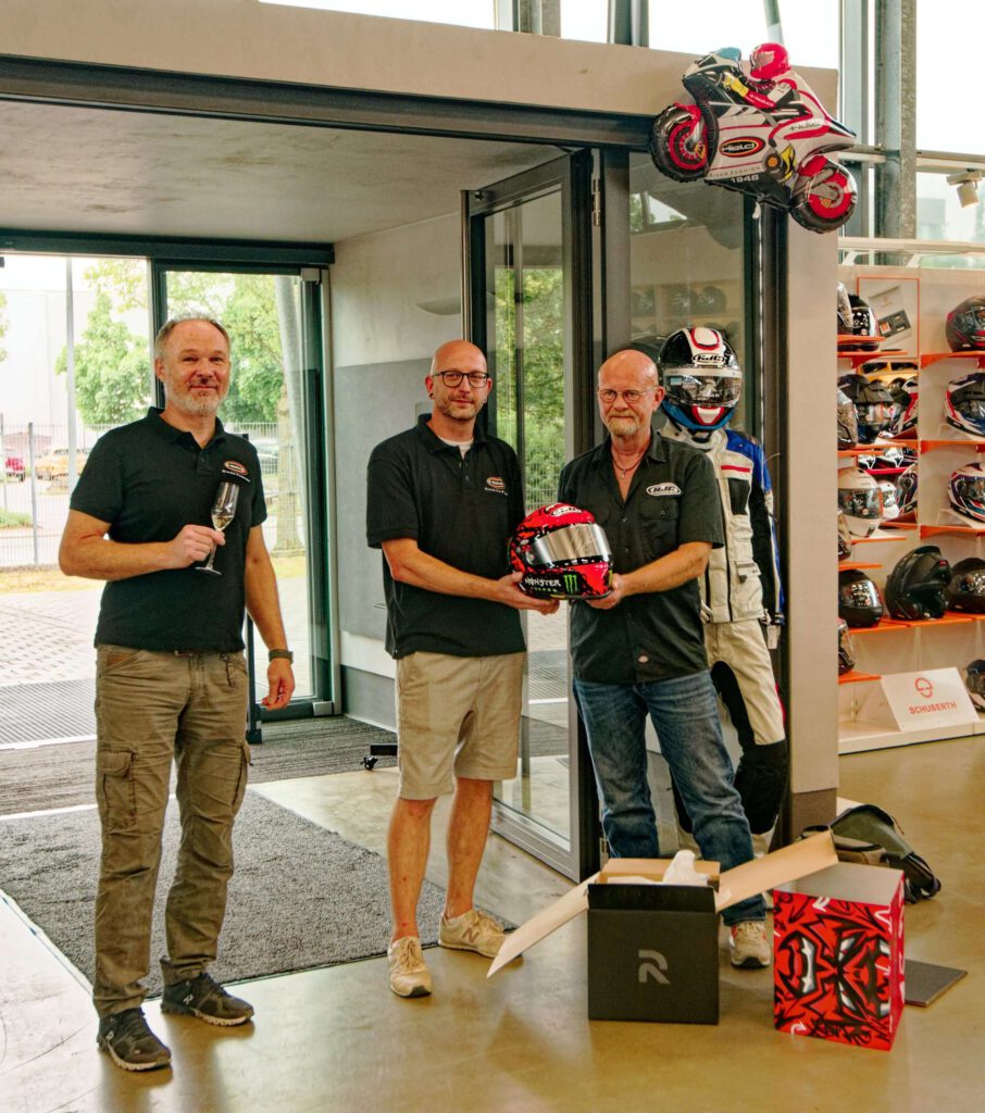 Held Center Landau zur Eröffnung Geschenke von HJC