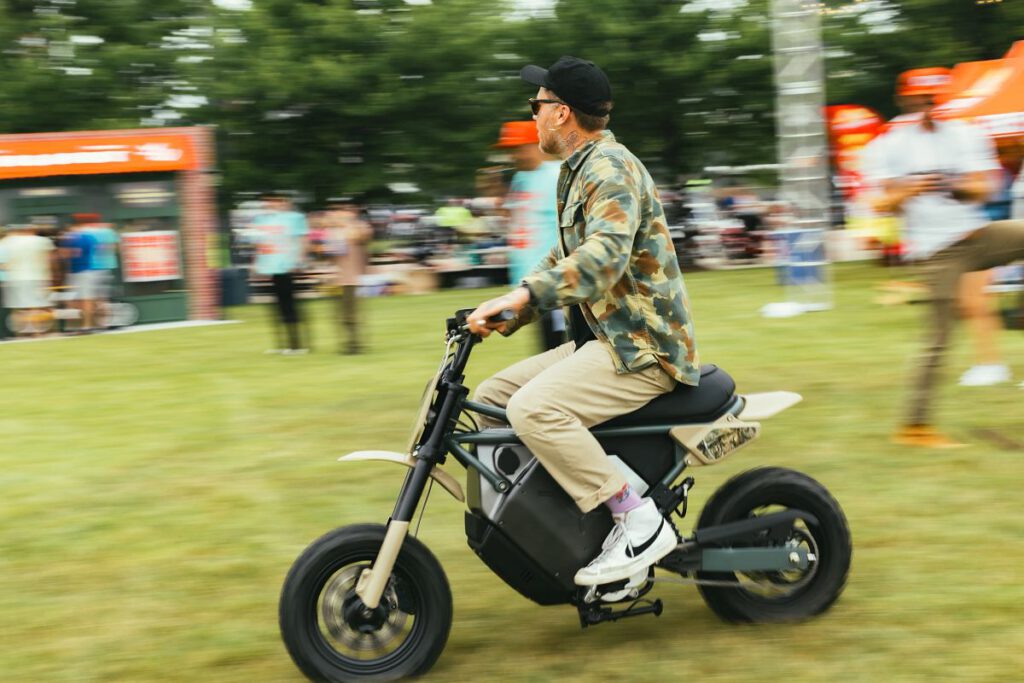 Livewire Minimoto eignet sich perfekt für den Einsatz auf Ranches und Bauerhöfen oder als Ergänzung zum Wohnmobil um vor Ort schnell von A nach B zu kommen.