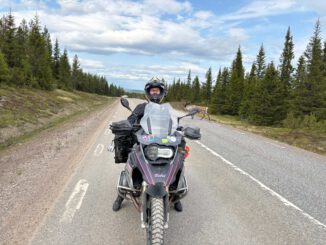 Tonia, Rentiere und Babsi. Motorradtour durch Schwedisch Lappland.