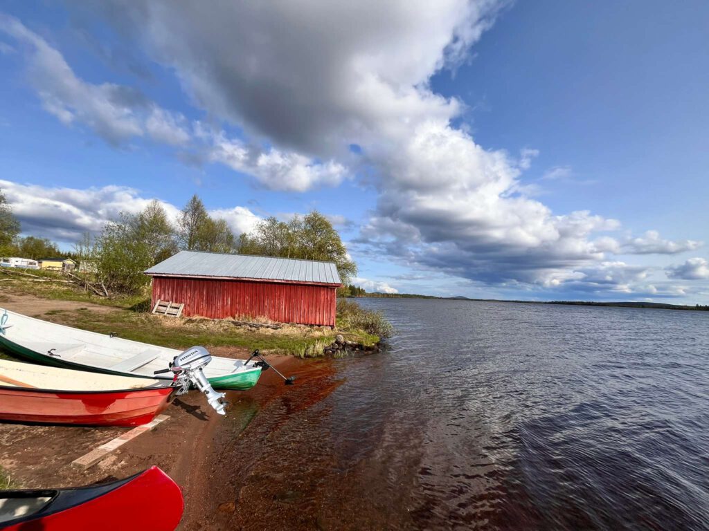 Seen, Flüsse, Natur, das ist schwedisch Lappland.