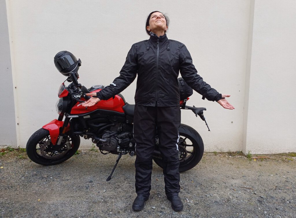 Die Regenmembran H2Out macht den Spidi Motorradkombi wind- und wasserdicht.