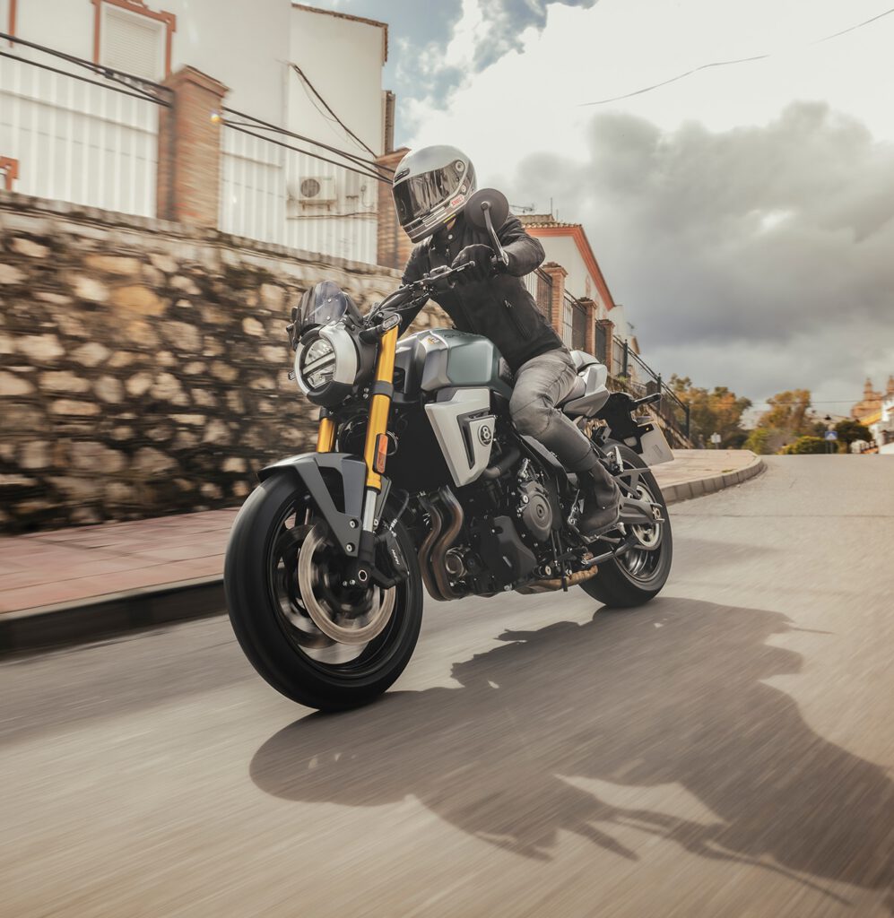 Suzuki GSX-8T ist ein Street Racer und ein Naked Bike.