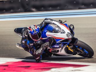 Die Suzuki GSX R1000R in der Jubiläumsedition auf der Rennstrecke