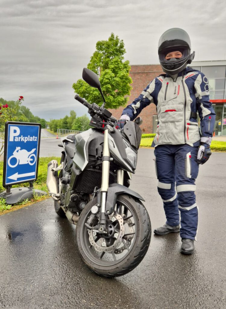 Bei der Bering Motorradkombi Austral GTX funktioniert die Goretex-Membran super.
