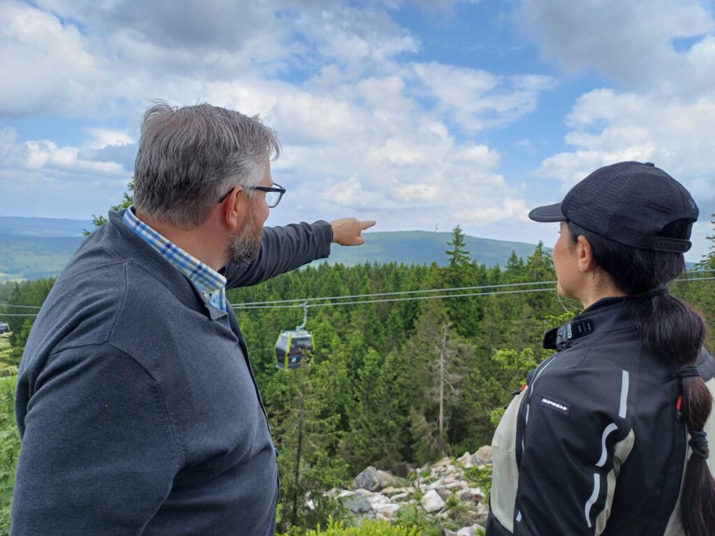 Gipfelfernblick vom Ochsenkopf in die Landschaft des Fichtelgebirges