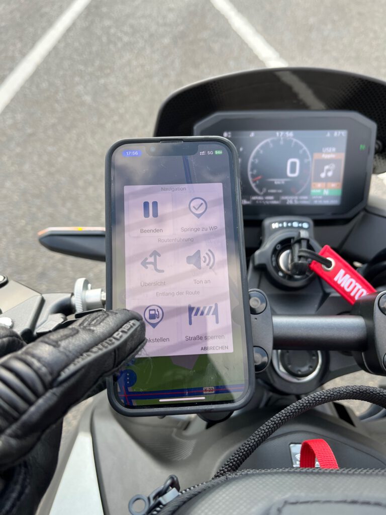 Kurviger App weist Dir den Weg zur Tanke