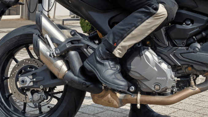 Wasserdichter Motorradstiefel von Spidi an Ducati