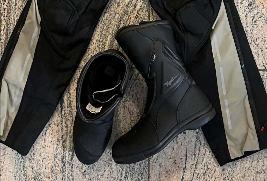 Wasserdichte Motorradstiefel von Spidi mit ehr engem Schaft