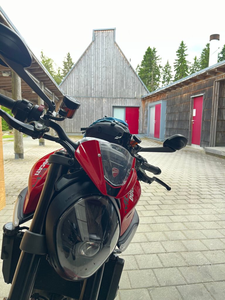 Ducati am Wildpark Mehlmeisel