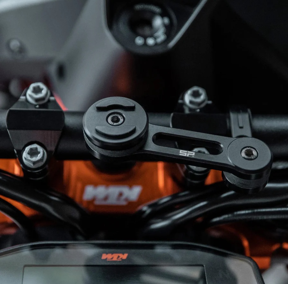 Mit dem SP Connect Handyhalter Mount Pro elegant um andere Bautele am Lenker herumkommen